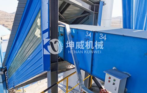 遼寧鞍山客戶的封閉式大傾角皮帶輸送機已投入使用